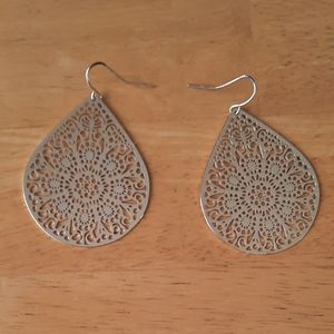 Large gold colored leaf/tear drop dangle earrings